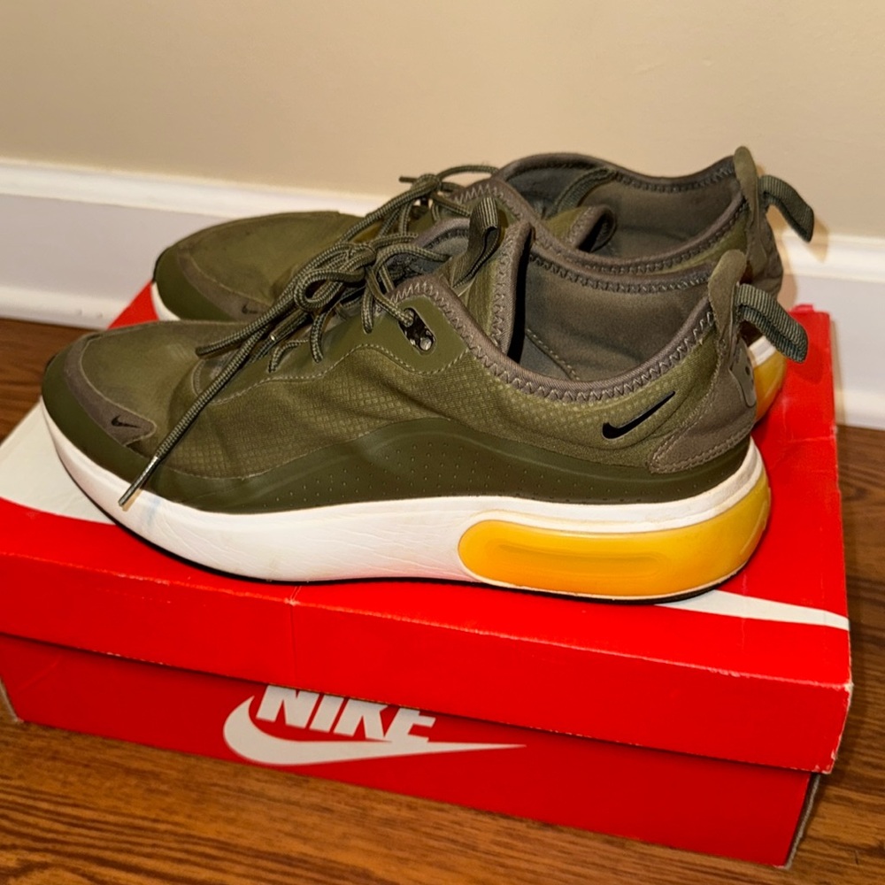Nike Air Max Dia Sneakers, Dark Green, Size 10w/8.5m